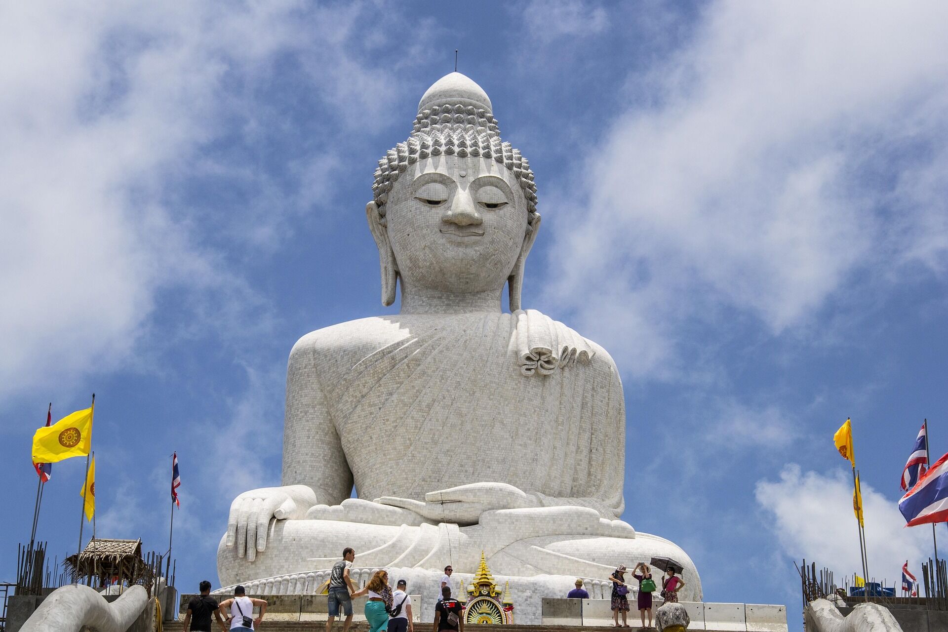 Capture the serene beauty of Phuket’s cultural landmarks